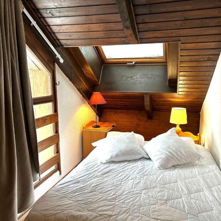 Studio Mezzanine pour 4 Pers - Centre Méribel, Proche Pistes et Commerces, Animaux Acceptés - Appartement 1 Chambre - 7