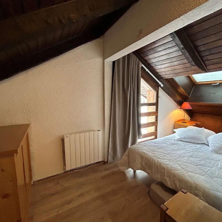 Studio Mezzanine pour 4 Pers - Centre Méribel, Proche Pistes et Commerces, Animaux Acceptés - Appartement 1 Chambre - 8