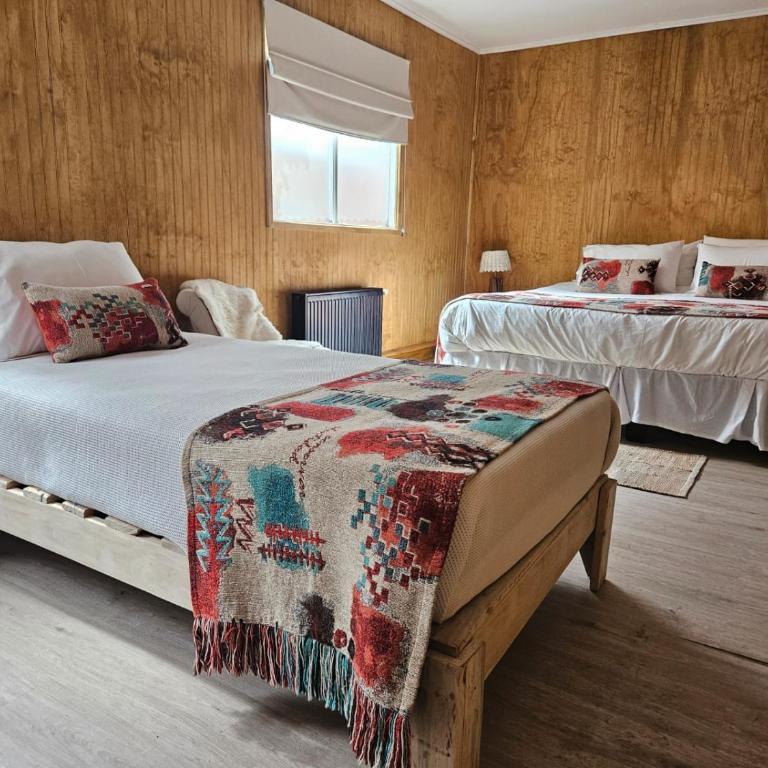Hostal Lago Cóndor Patagonia - Quadruple Room with Private Bathroom - 3
