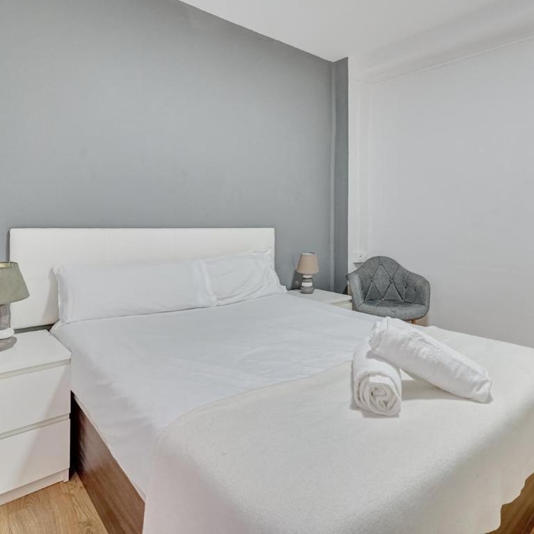 Apartamento Zure Etxea by Clabao - Three-Bedroom Apartment - 9