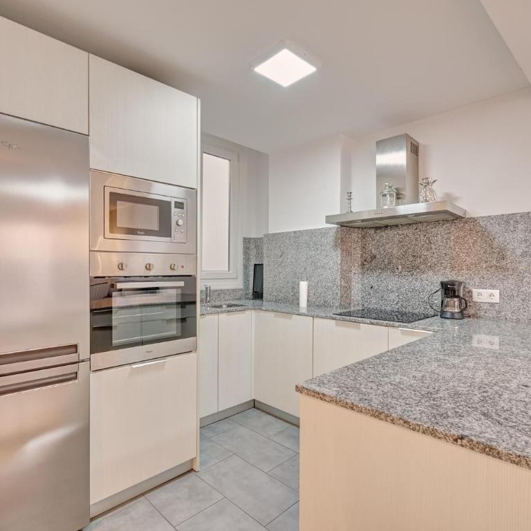 Apartamento Zure Etxea by Clabao - Three-Bedroom Apartment - 5