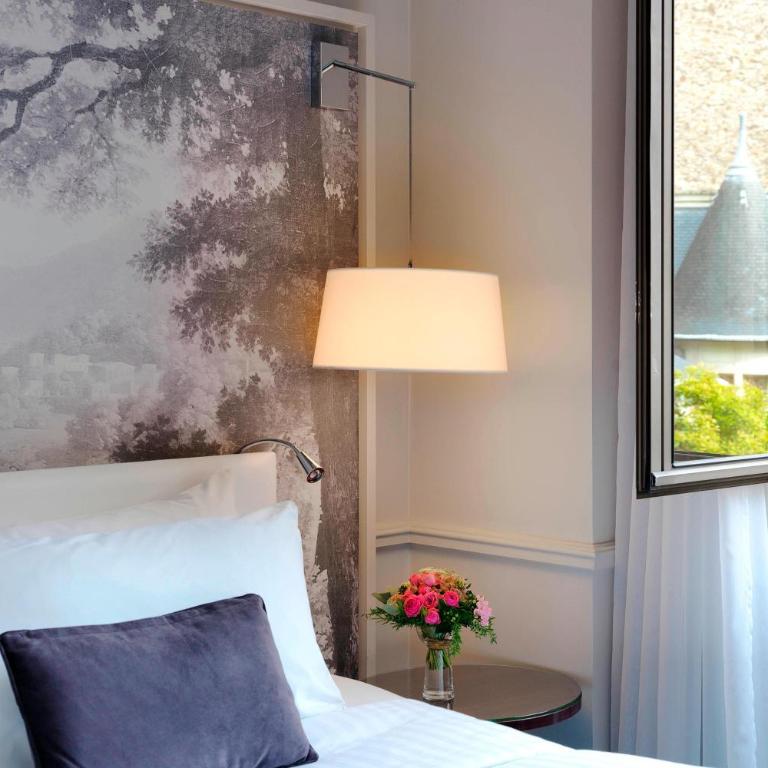 Renaissance Paris Nobel Tour Eiffel Hotel - Chambre Lit Queen-Size de Luxe - Vue sur Jardin - 4