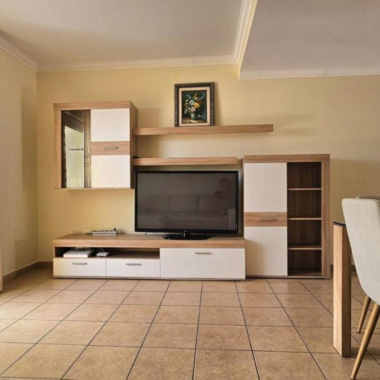 Big and beautiful house - Three-Bedroom Apartment - 31