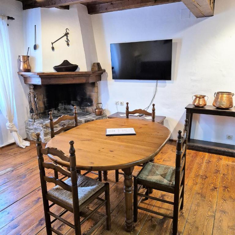La Pleta Del Tarter - Three-Bedroom House - 2