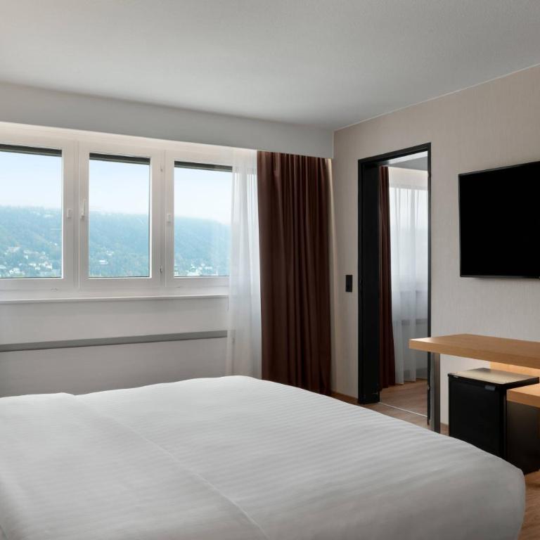 AC Hotel by Marriott Innsbruck - Suite mit 1 Schlafzimmer mit Kingsize-Bett und Blick auf die Berge - obere Etage - 2