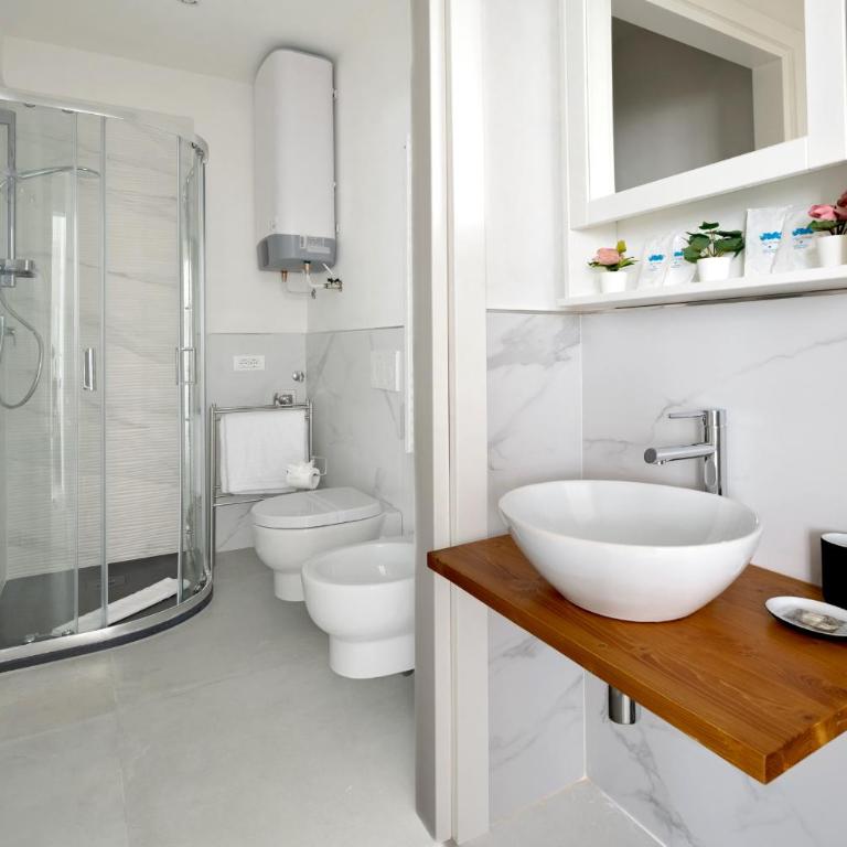 Via Ponte alle Mosse, 19 - Florence Charming Apartments - A chic, newly renovated apartment near Tram Leopolda, a few min from downtown - Two-Bedroom Apartment - 16
