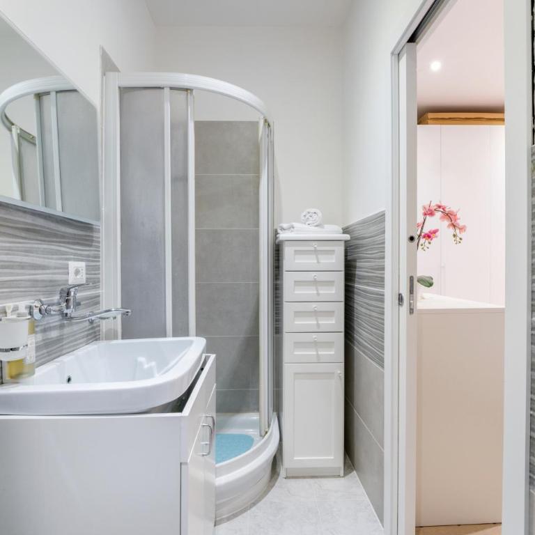 Silver Dream Cornelia, Elegant Apt with Car Park - Appartamento con 2 Camere da Letto - 20