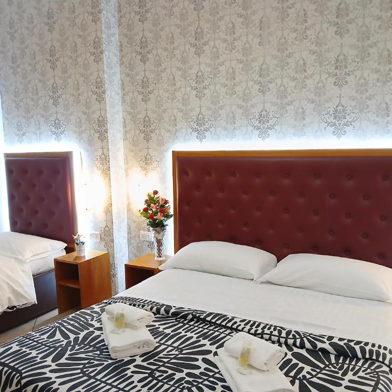 A&C Much More II - Triple Room with Bathroom - 8