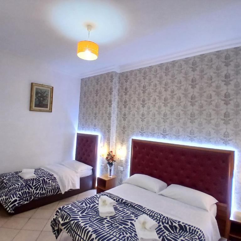 A&C Much More II - Triple Room with Bathroom - 3