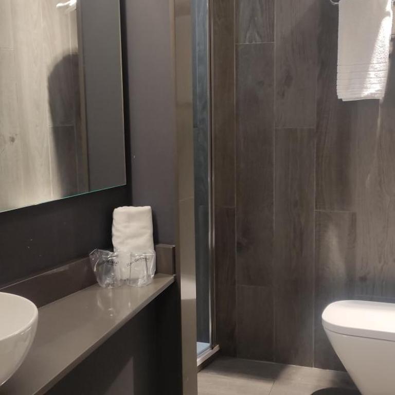 Hotel Travessera - Budget Single Room - 1