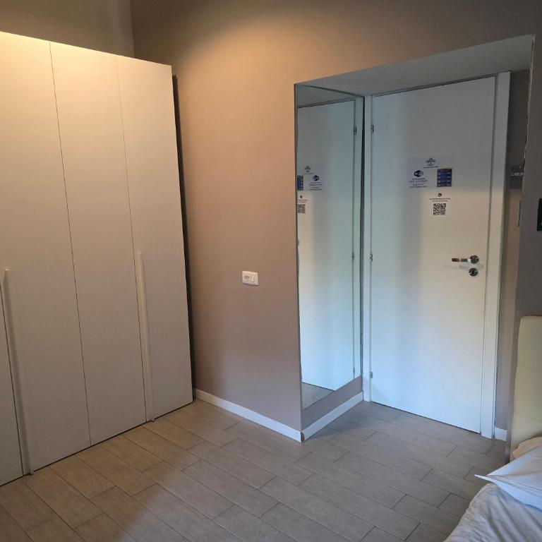 ESPOSITO PLAZA- ROOMS & SUITE - Camera Quadrupla Economy - 3