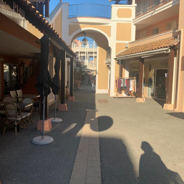 CAP ESTÉREL studio 4 pers équipé, belle vue Golf, centre village PIERRE & VACANCES , PARKING inclus et 5 PISCINES accès gratuit, CLIM, WIFI, TV, lave-vaisselle et lave-linge,four, plancha - Appartement 1 Chambre - 28