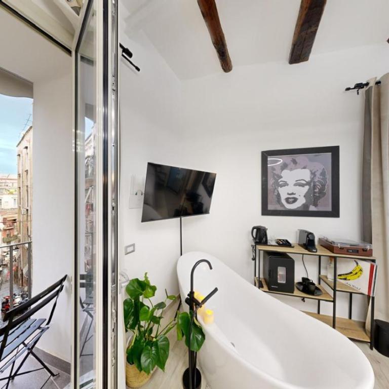 NapArt Suites - My Place - Quadruple Room with Balcony - 12