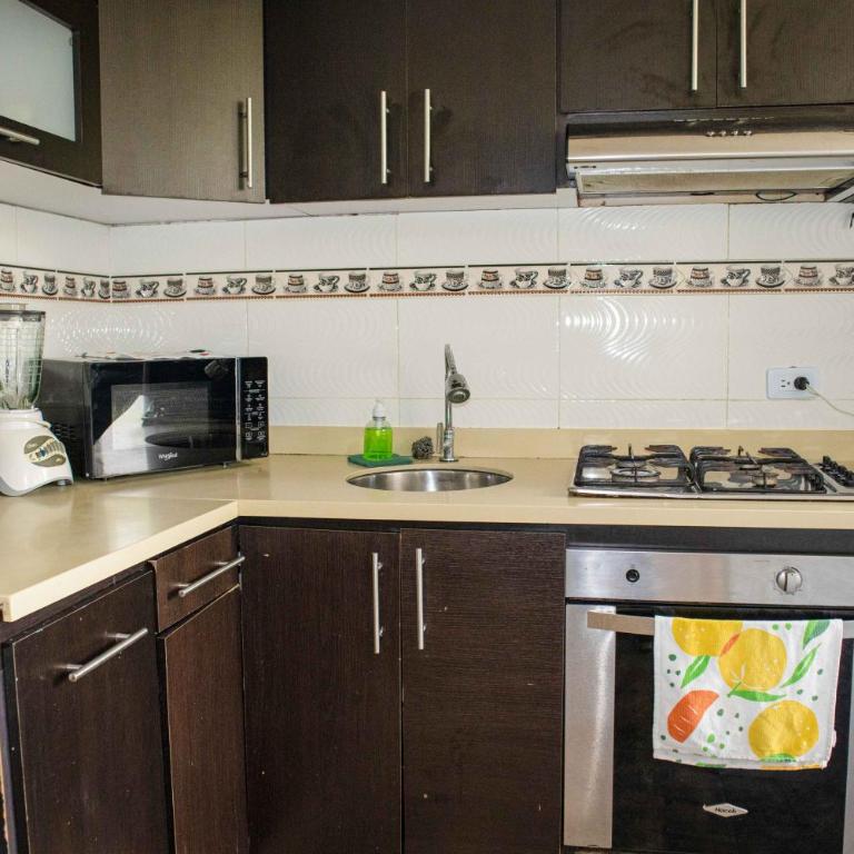 RentalsOP Q02 Apartamento en Armenia cerca a Salidas al Aeropuerto el Eden, Parque Café, Panaca a minutos de Salento y Filandia - Apartamento de 3 dormitorios - 8