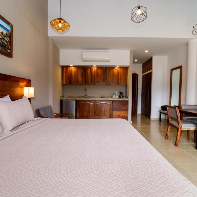 River Park Hotel - King Suite - 6