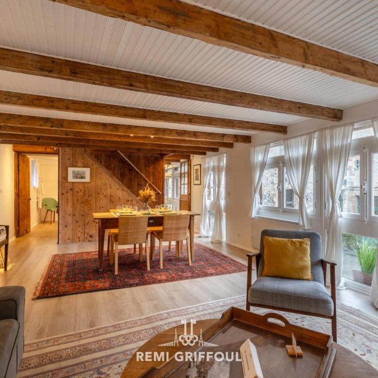 Fenêtres sur cour 3 Duplex in the Heart of the City Center 4 Guests - Apartment - 8