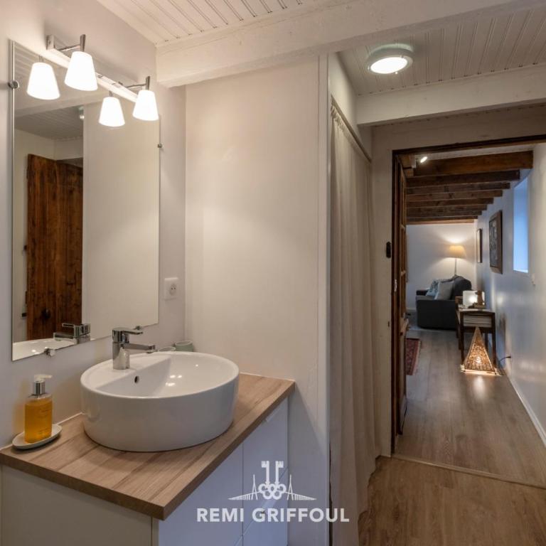 Fenêtres sur cour 3 Duplex in the Heart of the City Center 4 Guests - Apartment - 12