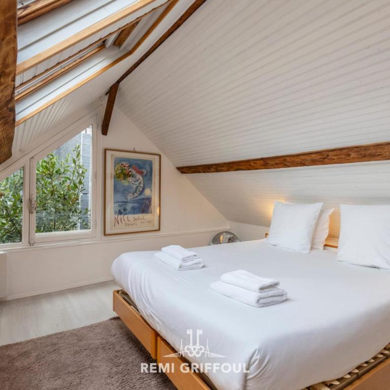 Fenêtres sur cour 3 Duplex in the Heart of the City Center 4 Guests - Apartment - 15