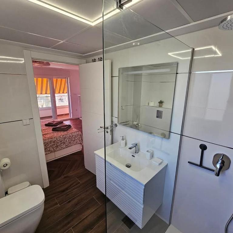 El Palmeral playa de los locos - Three-Bedroom Apartment - 19