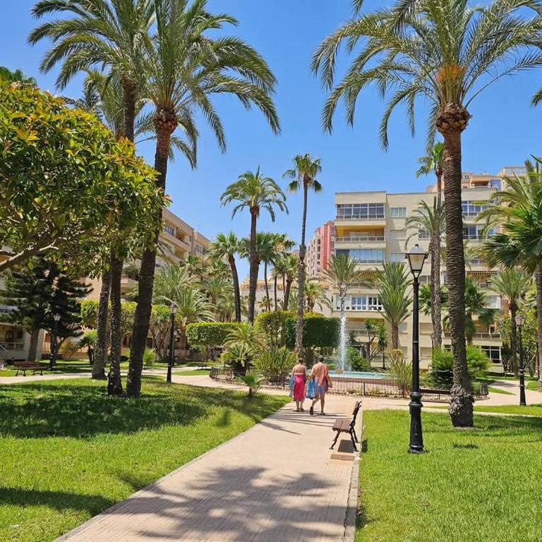 El Palmeral playa de los locos - Three-Bedroom Apartment - 4