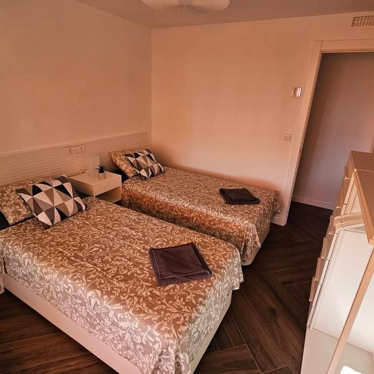 El Palmeral playa de los locos - Three-Bedroom Apartment - 25