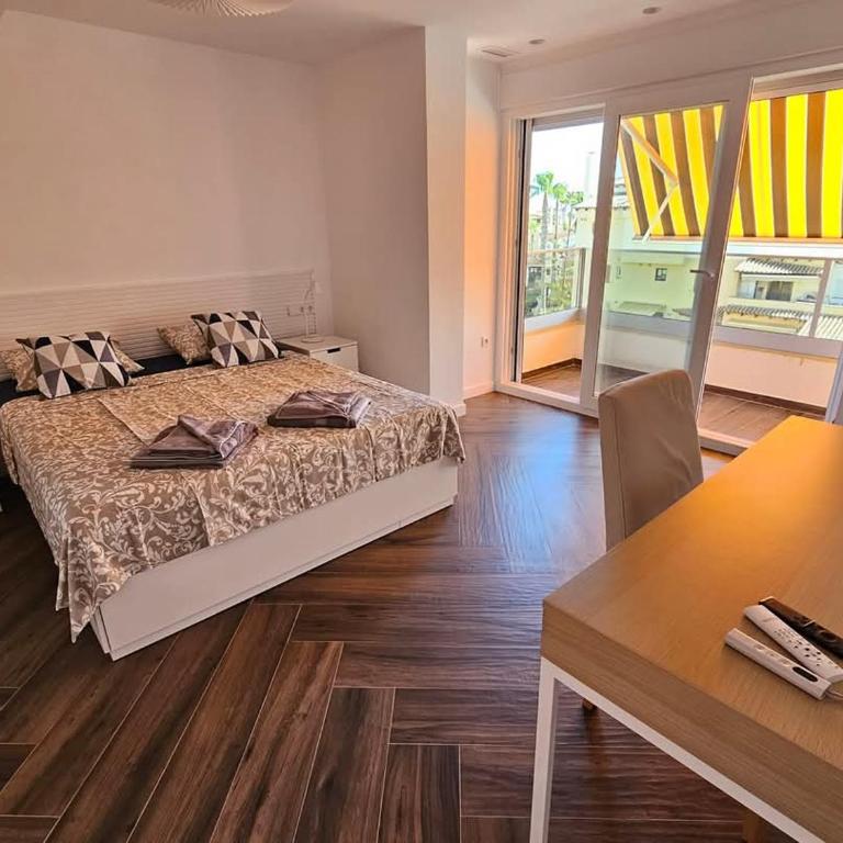 El Palmeral playa de los locos - Three-Bedroom Apartment - 30