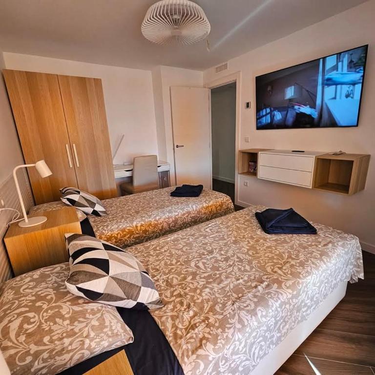 El Palmeral playa de los locos - Three-Bedroom Apartment - 20