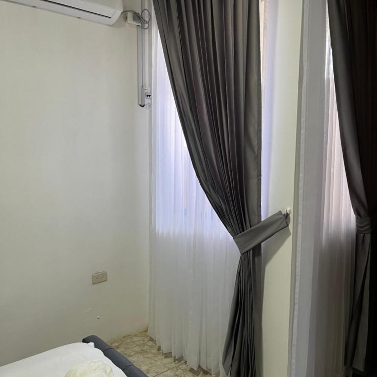 6 habitaciones, 10 camas, amplio y céntrico, 3 parqueos - Apartamento - 24
