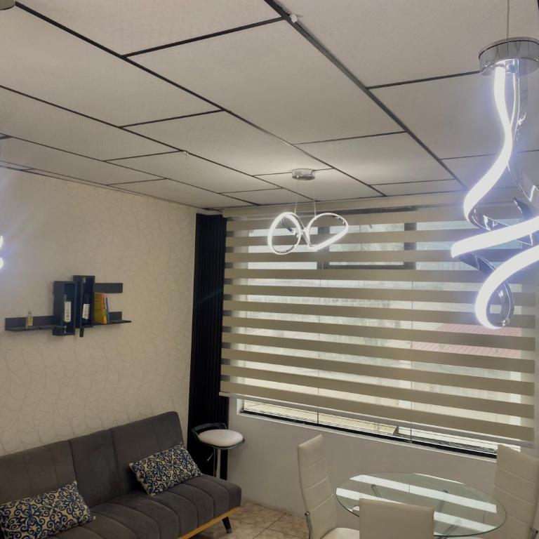 6 habitaciones, 10 camas, amplio y céntrico, 3 parqueos - Apartamento - 37