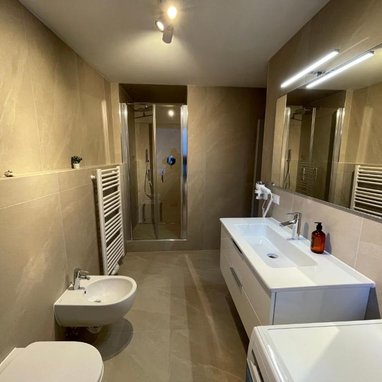 Rosa Apartments City Center with Parking - Appartamento con 4 Camere da Letto e Balcone - 7