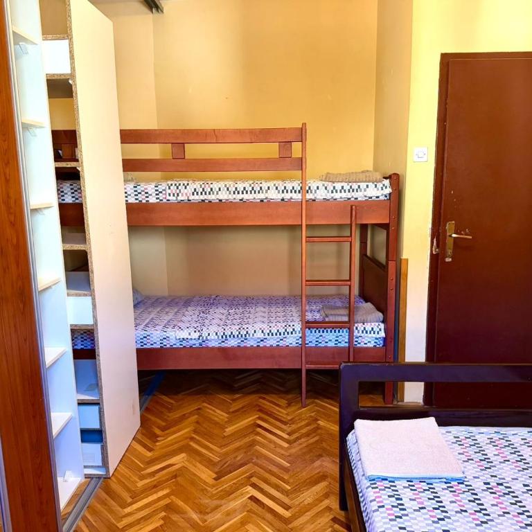 KotorHostelito - Single Bed in Mixed Dormitory Room - 7