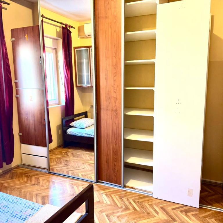 KotorHostelito - Single Bed in Mixed Dormitory Room - 6