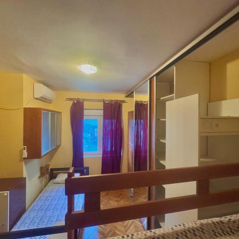 KotorHostelito - Single Bed in Mixed Dormitory Room - 1