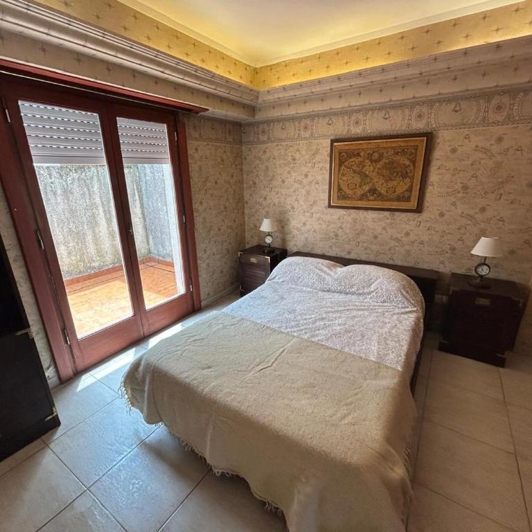 Depto luminoso con terraza y cochera en el centro - Two-Bedroom Apartment - 1