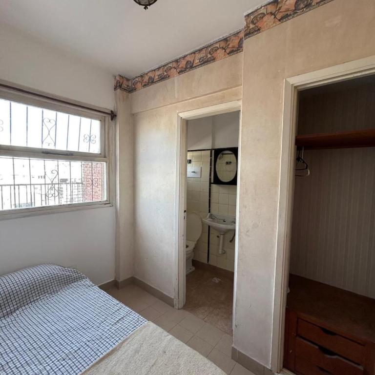 Depto luminoso con terraza y cochera en el centro - Two-Bedroom Apartment - 7