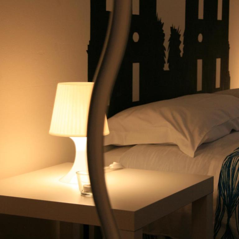 Castelnuovo Rooms #Politeama - Camera Matrimoniale Standard con Bagno in Comune - 11