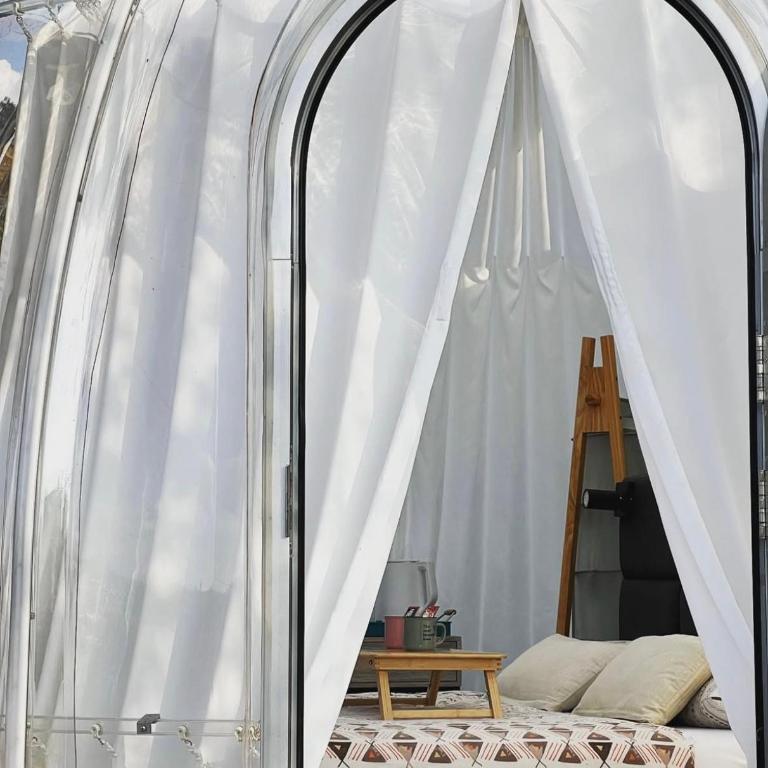 Igloo glamping dome Sarajevo - Deluxe One-Bedroom Apartment with City View - 24