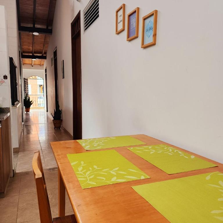 B Habitación con baño privado, zona de trabajo y TV - Apartamento de 1 dormitorio - 9