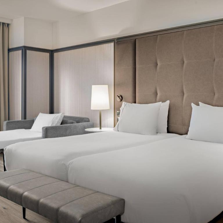 AC Hotel Avenida de América by Marriott - Habitación Triple con sofá cama - 2 camas individuales - 2