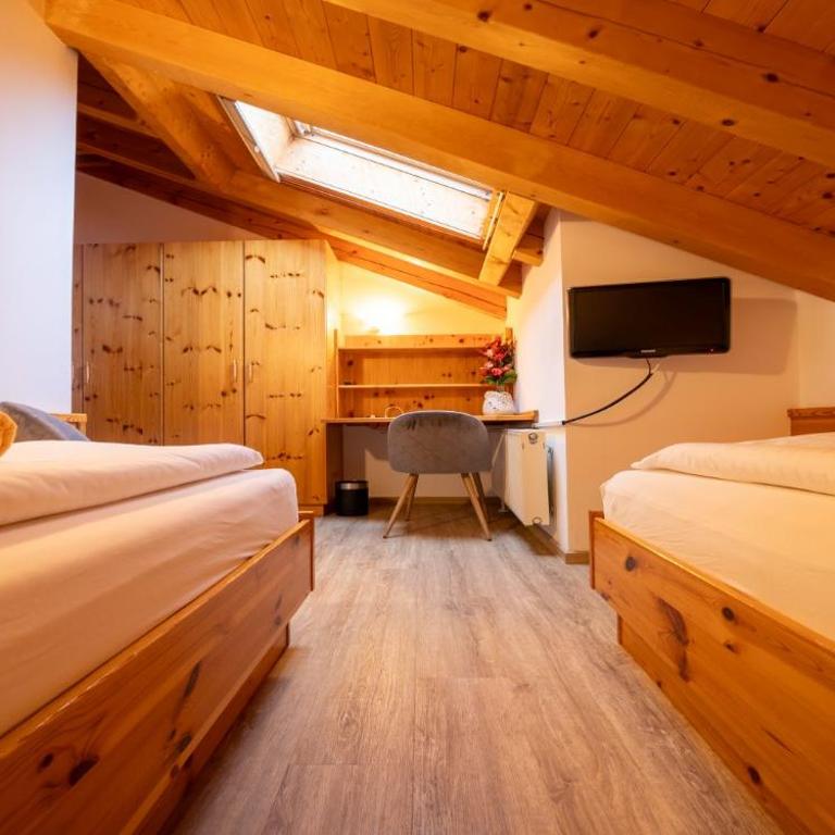 Familienhotel Unterreith - Familienzimmer mit Bergblick - 4