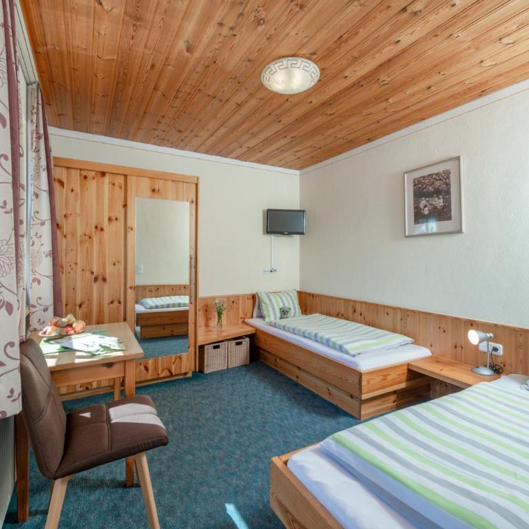 Familienhotel Unterreith - Familienzimmer mit Balkon - 3