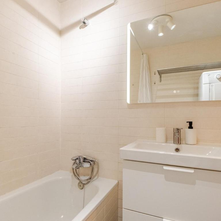 Explore Málaga from a Modern Apartment - Apartamento de 2 dormitorios - 4