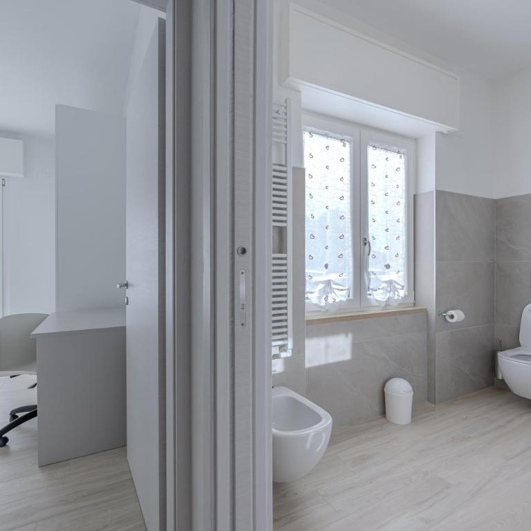 Santa Croce Apartments - Apartment mit 3 Schlafzimmern und Seeblick - 4