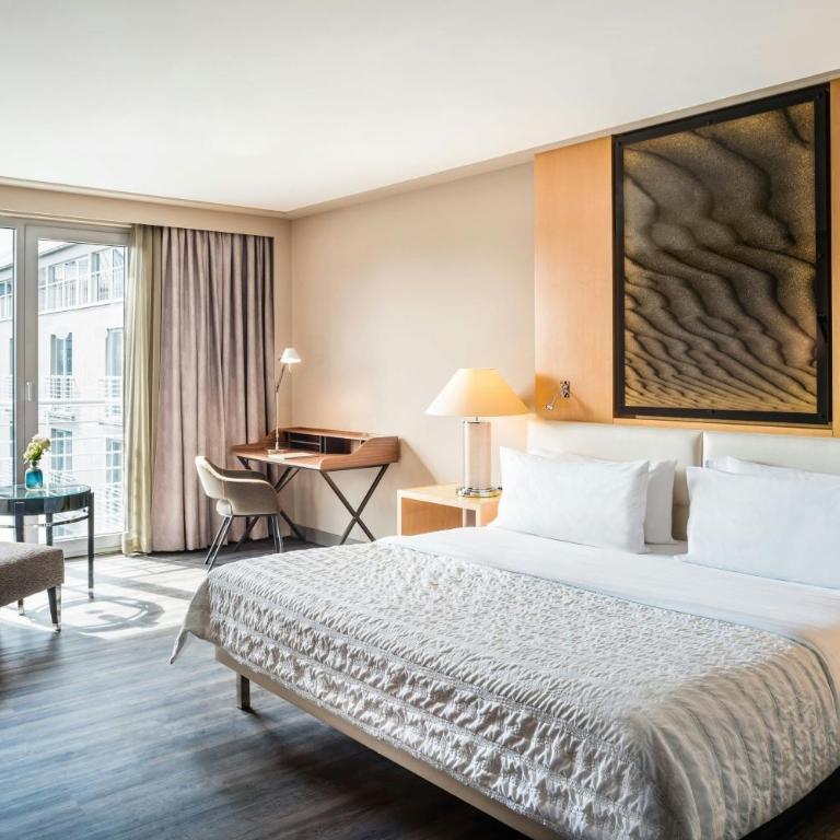 Le Meridien Munich - Deluxe Gartenzimmer mit 1 Kingsize-Bett und Gartenblick - 1