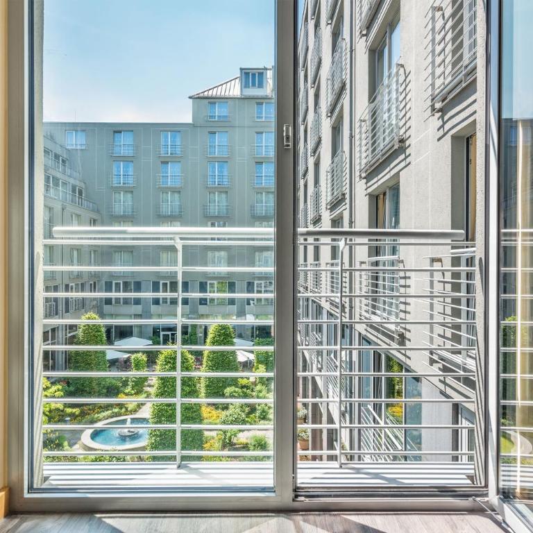 Le Meridien Munich - Deluxe Gartenzimmer mit 1 Kingsize-Bett und Gartenblick - 2