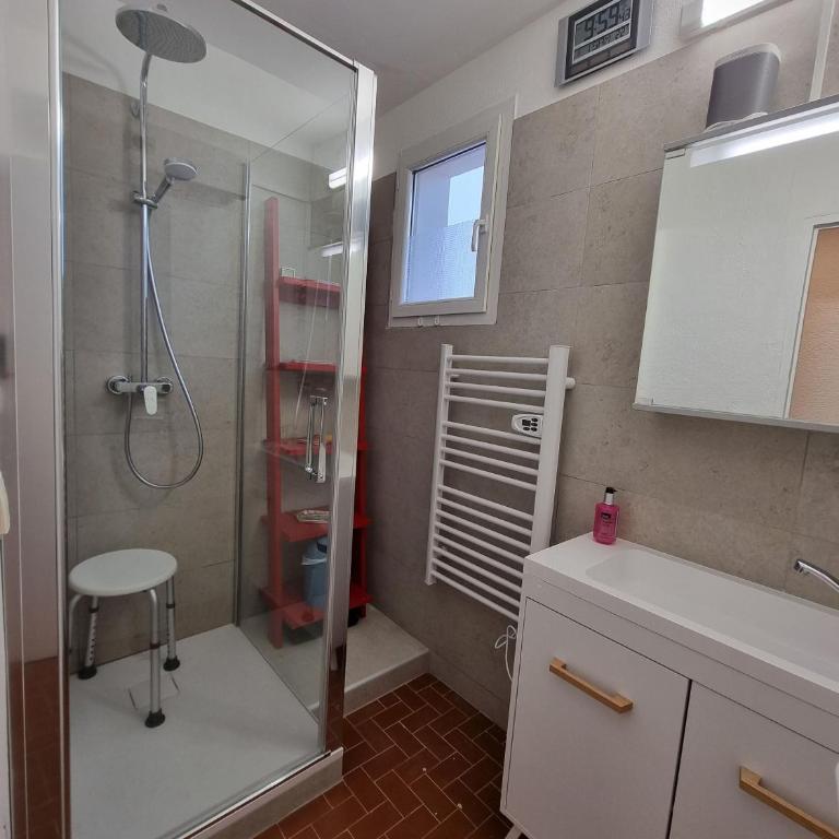 Charming Seaside Apartment with Ocean Views in Saintes-Maries-de-la-Mer - Appartamento - 3