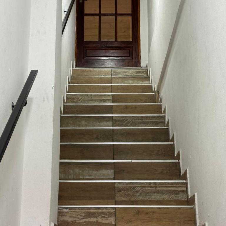 Casa grande, cómoda y luminosa con terraza, balcón y parrilla, hasta 6 huéspedes - Casa Unifamiliar de 3 dormitorios - 20