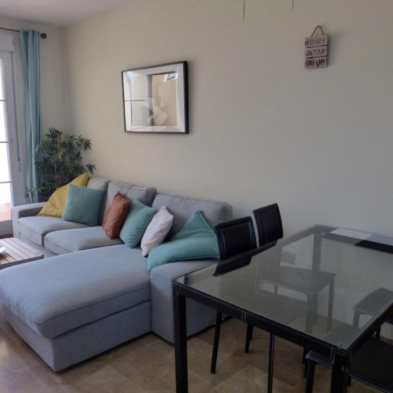 Beautiful 2 bedroom 2 bathroom apartment with pool - Apartment - 5