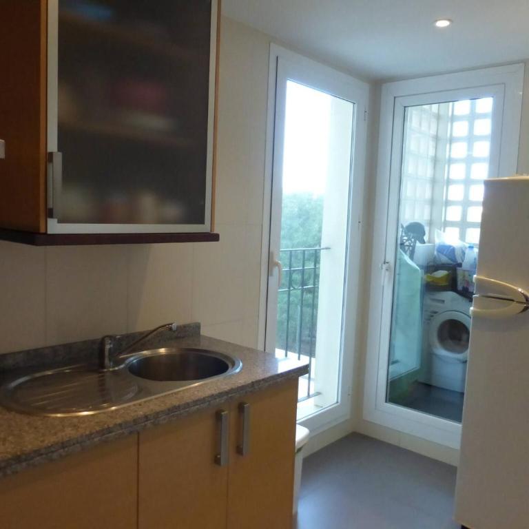 Beautiful 2 bedroom 2 bathroom apartment with pool - Apartment - 21