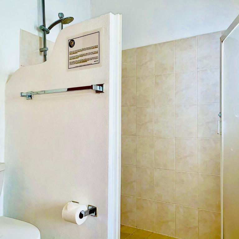Deluxe Balcony Room With Swimming Pool Air Conditioning and Parking - Deluxe Double or Twin Room - 7